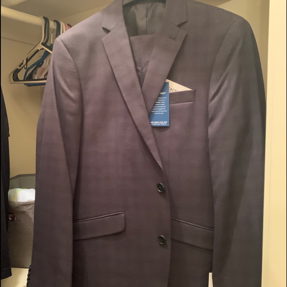 Kenneth Cole Reaction suit size 38